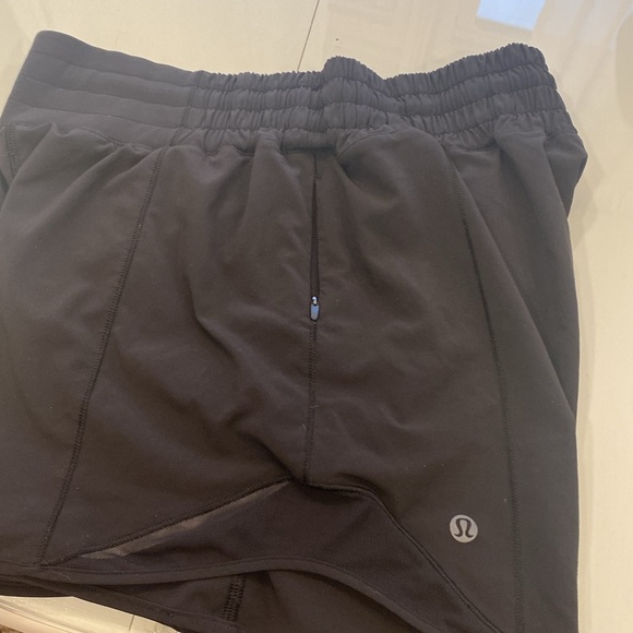 LULULEMON Hotty Hot Black Shorts Size 4 - Picture 5 of 6